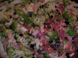 Blumenkohl mit roten Zwiebeln, Pinienkernen und Rosinen