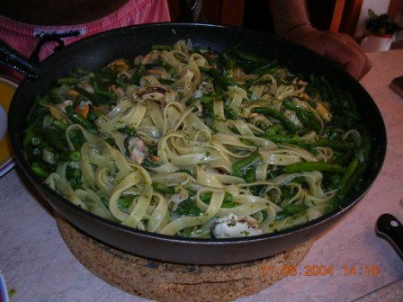Tagliatelle mit gruenen Bohnen, Pesto, Muscheln