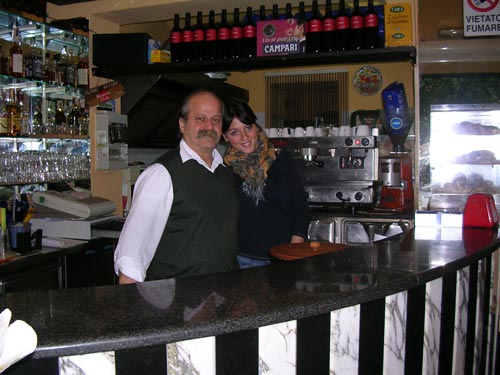 in unserer Bar in der Piazza von Terrasini, Franco und Rosanna