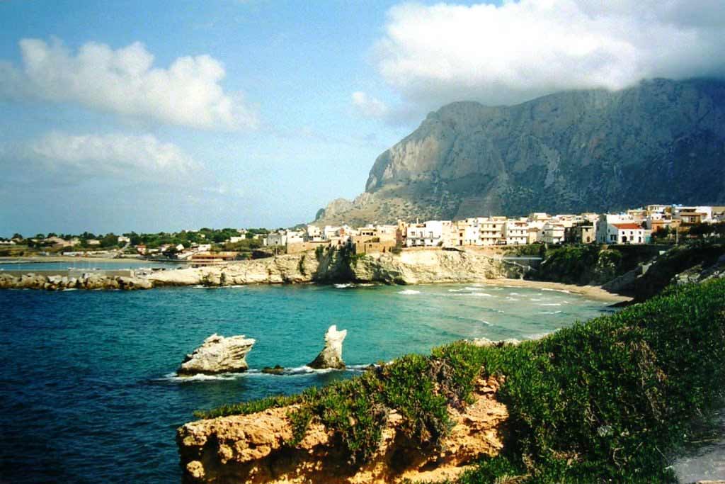 Bick auf Terrasini vom Lungomare aus